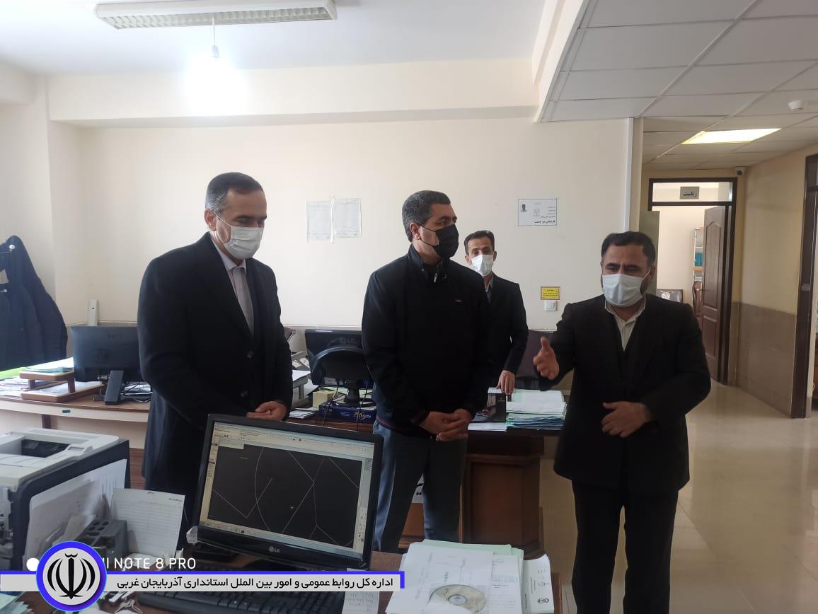 بازدید شکورزاده فرماندار شهرستان از اداره ثبت اسناد و املاک شهرستان چایپاره