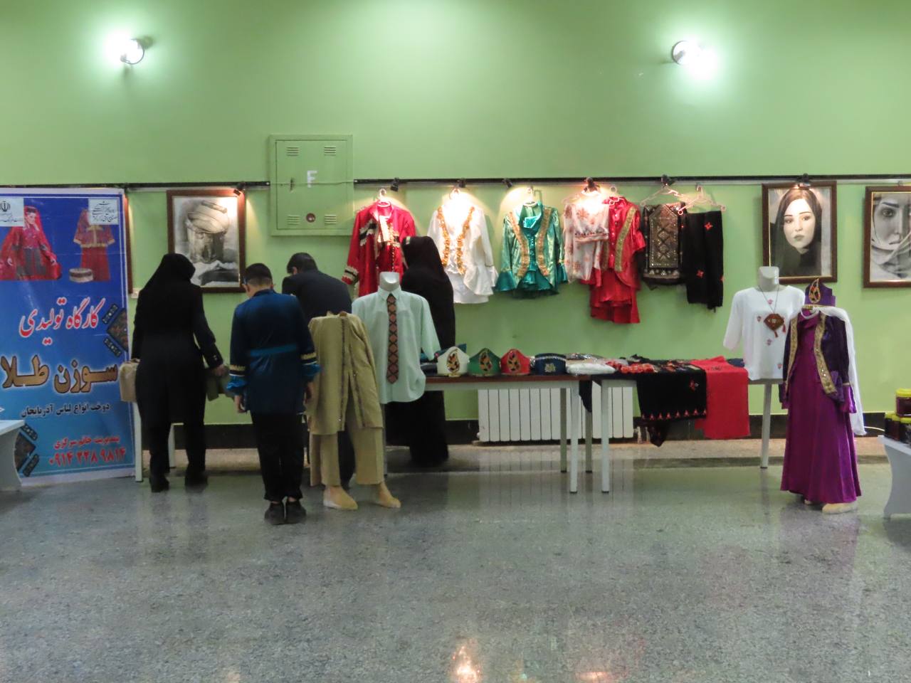 افتتاح نمایشگاه انواع صنایع دستی و غذایی مشاغل خانگی شهری و روستایی