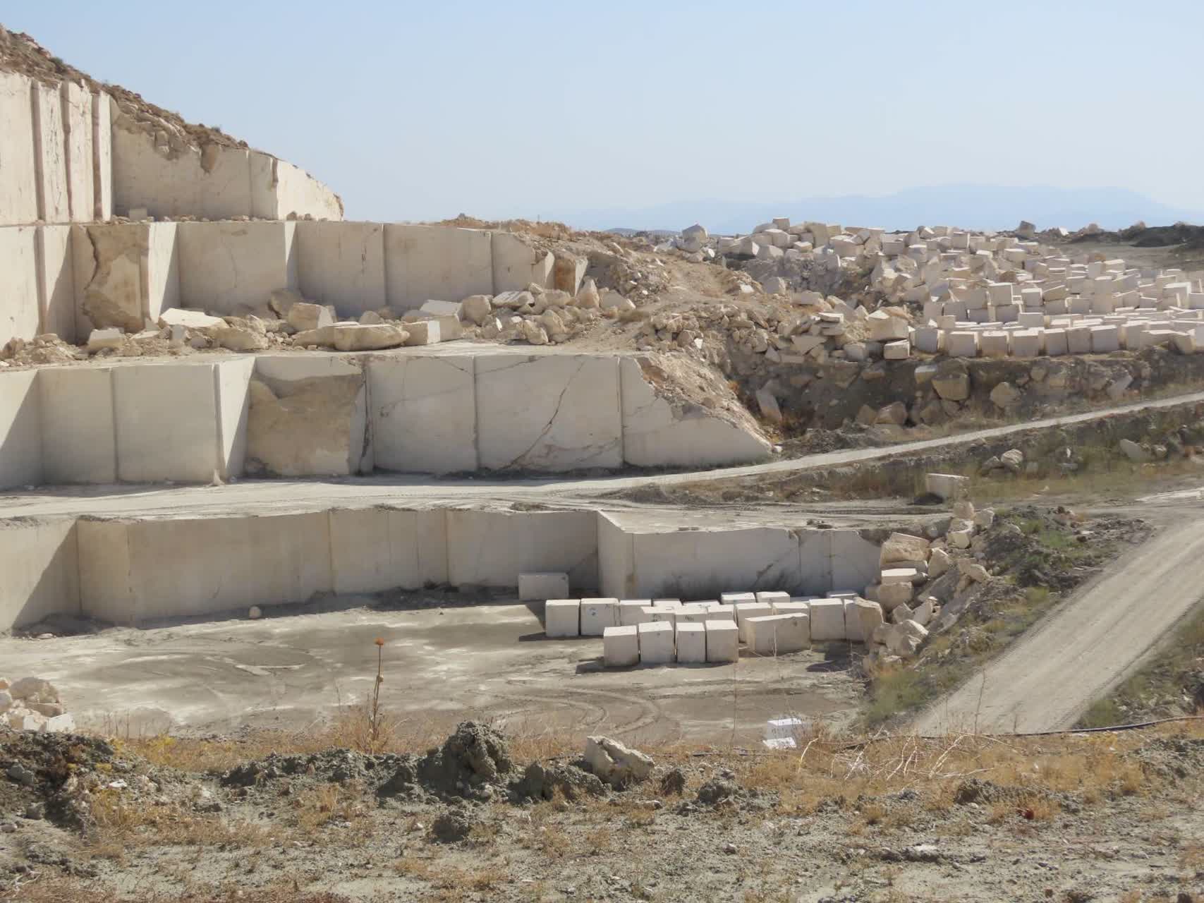 بازدید فرماندار چایپاره از معدن مرمریت بسطام