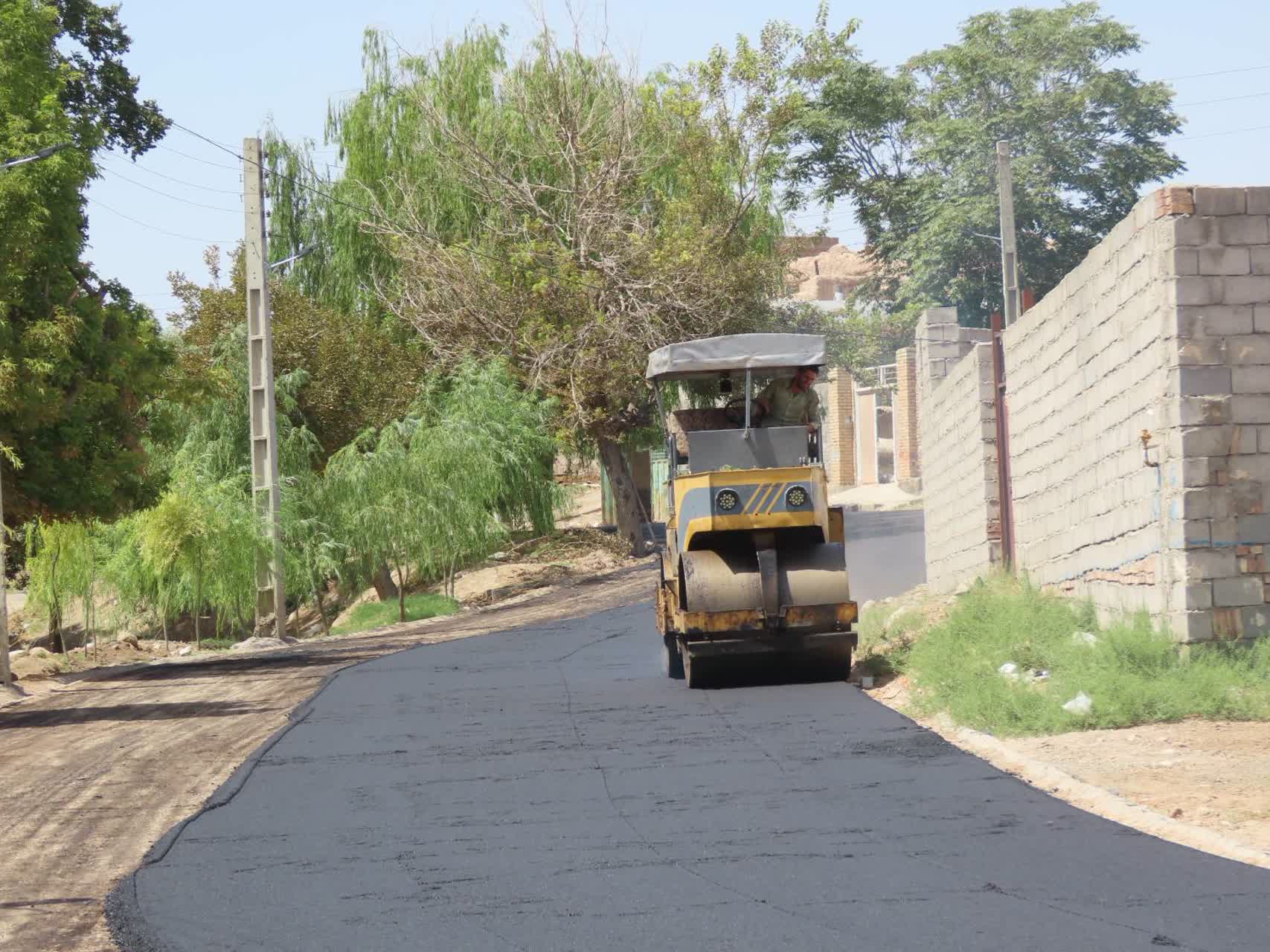 طرح عمرانی بهسازی و آسفالت معابر روستای یتیم آغلی آماده افتتاح شد