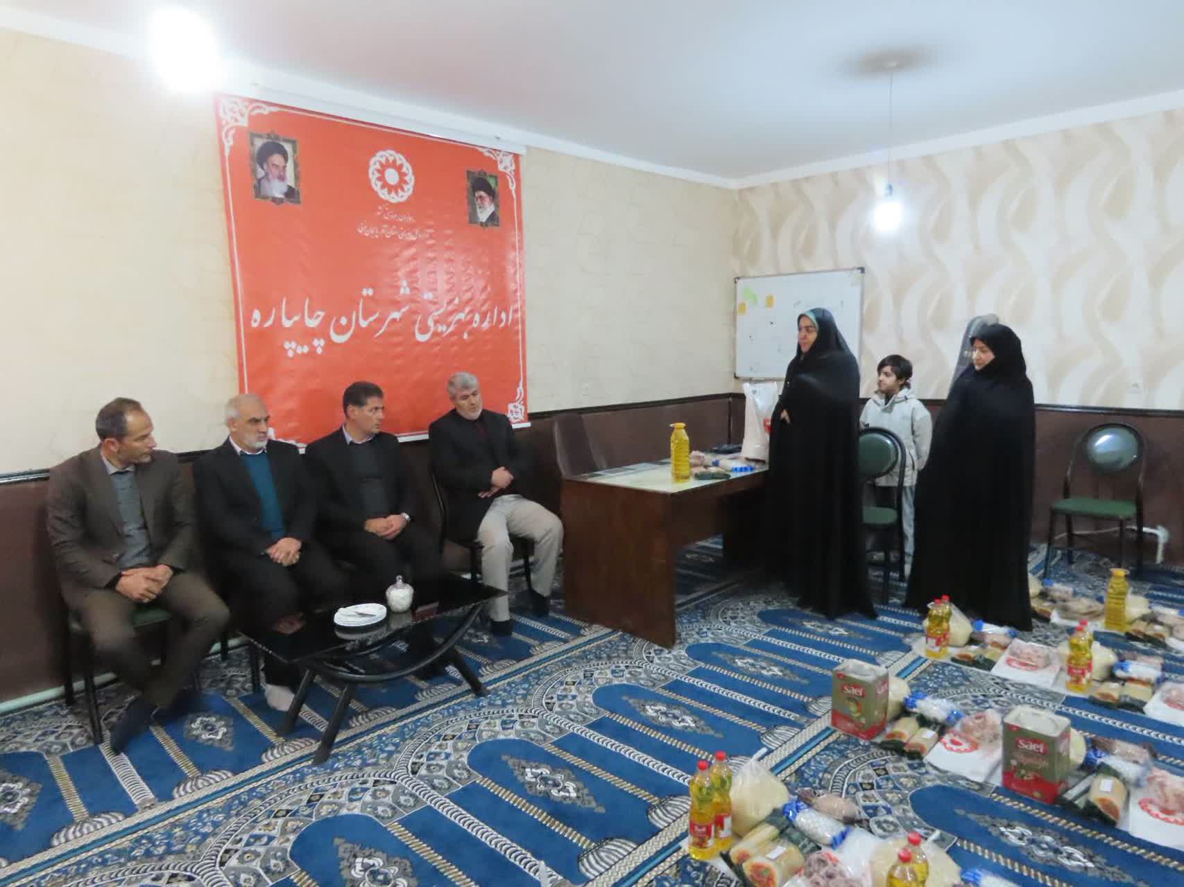 توزیع بسته های معیشتی یلدایی در بین ولی نعمتان بهزیستی شهرستان چایپاره