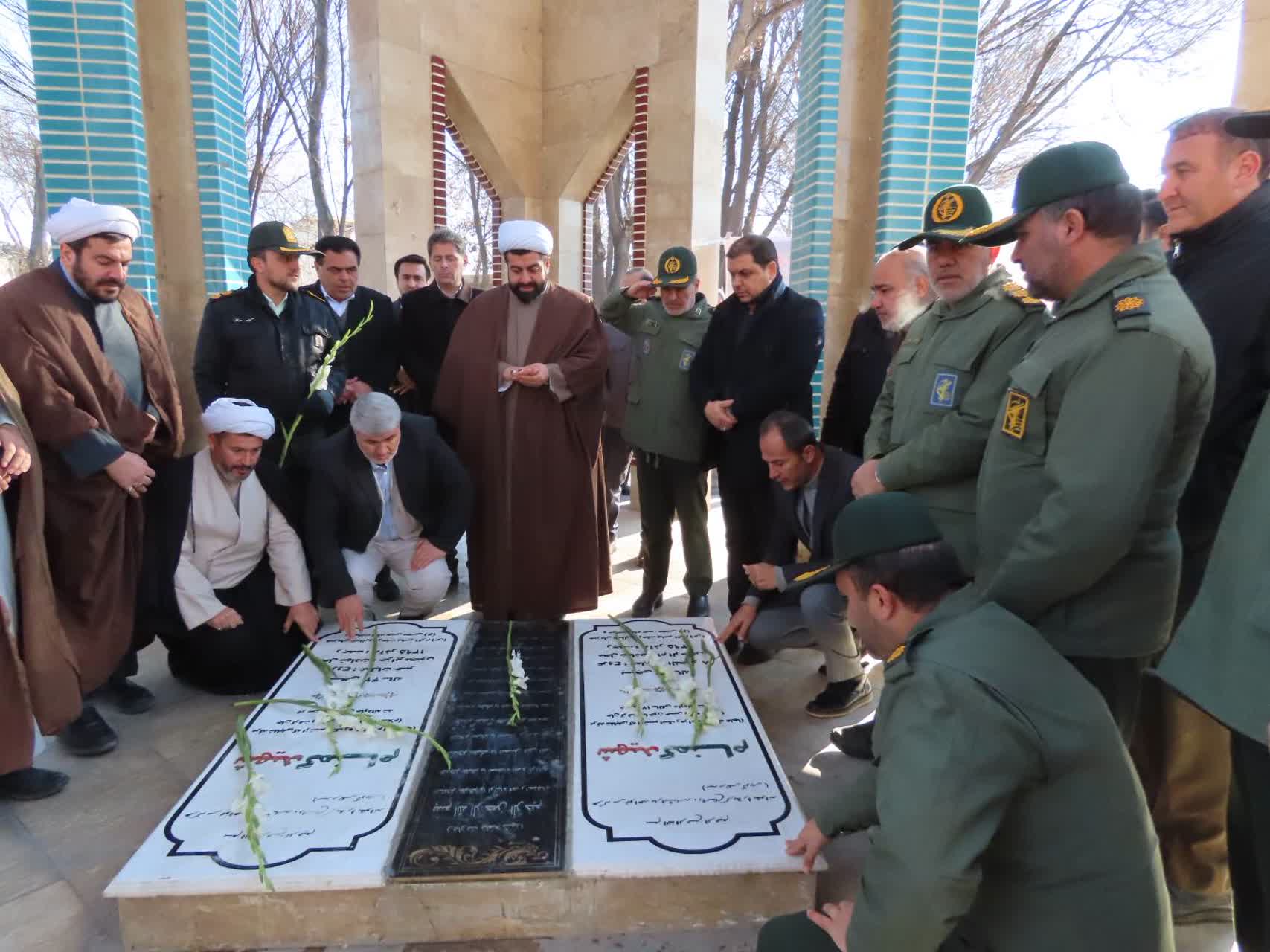 برگزاری آیین غبارروبی و عطرافشانی مزار مطهر شهدای گمنام شهرستان چایپاره