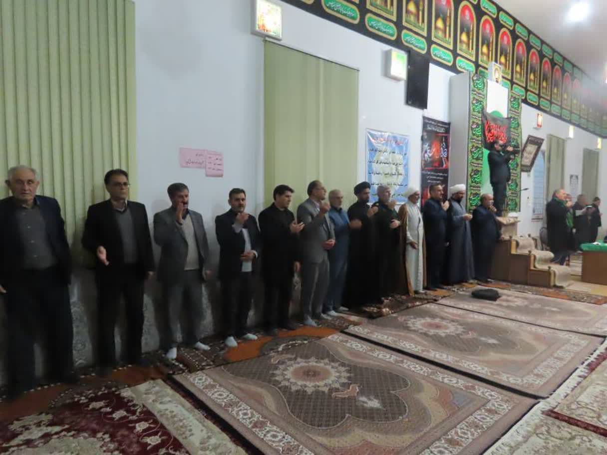 حضور فرماندار چایپاره در مراسم ایام فاطمیه در روستای خانقاه چورس