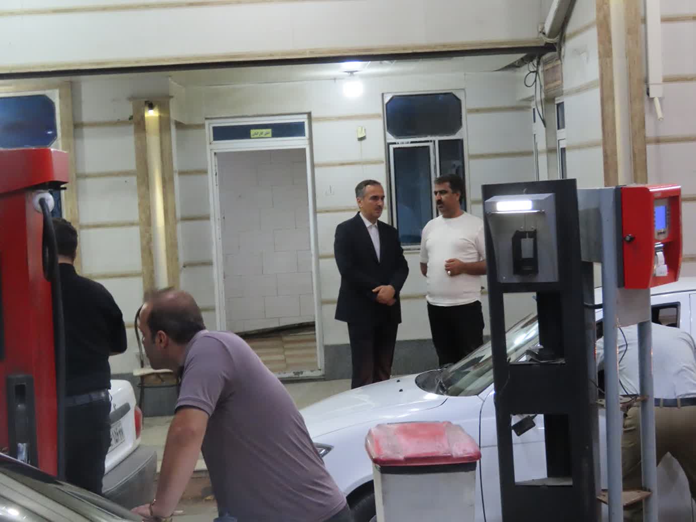بازدید سرزده فرماندار چایپاره از پمپ بنزین های شهرستان