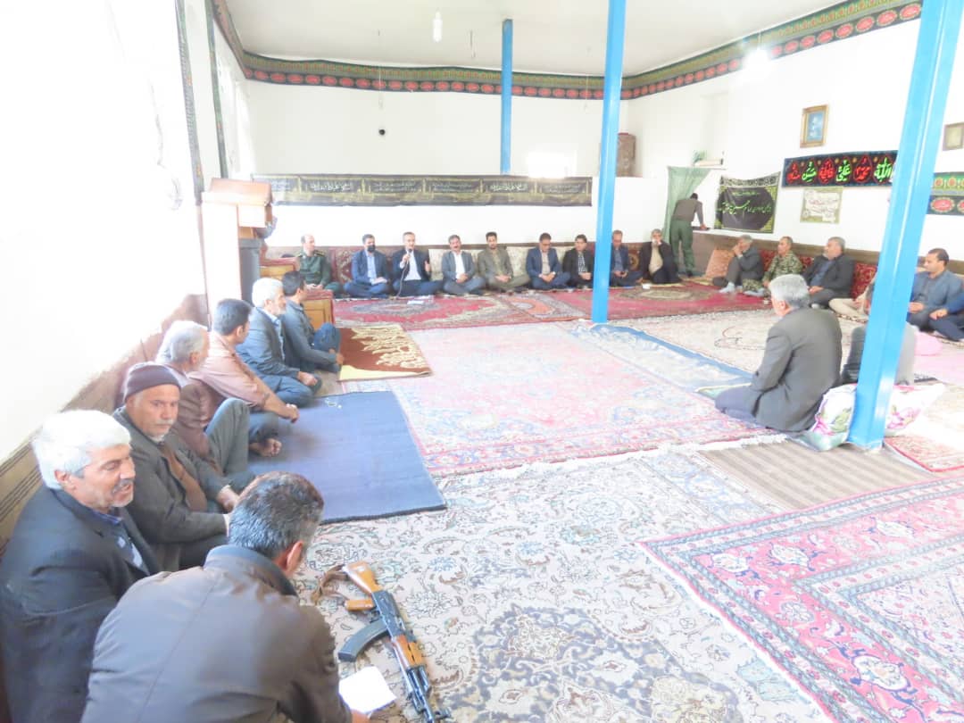 فرماندار شهرستان چایپاره از روستای آجای بازدید و با مردم شریف آن روستا دیدار نمود