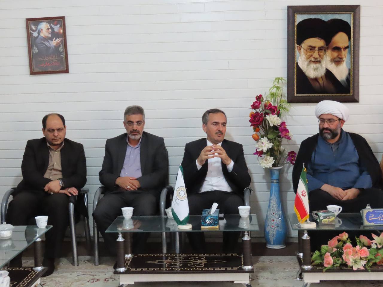دیدار فرماندار و اعضای شورای اداری با امام جمعه شهرستان