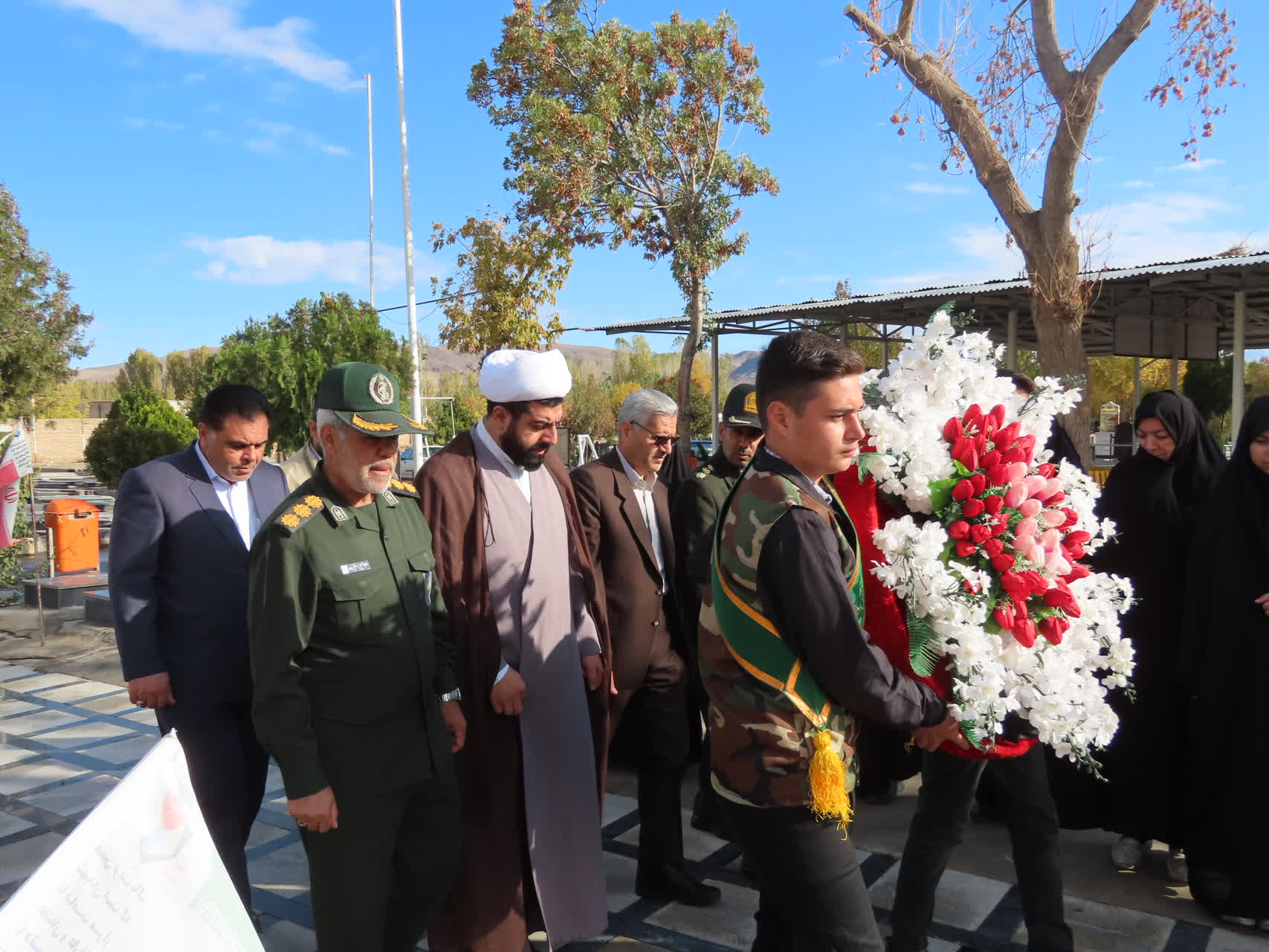 آیین غبار روبی و عطرفشانی مزار مطهر شهداء