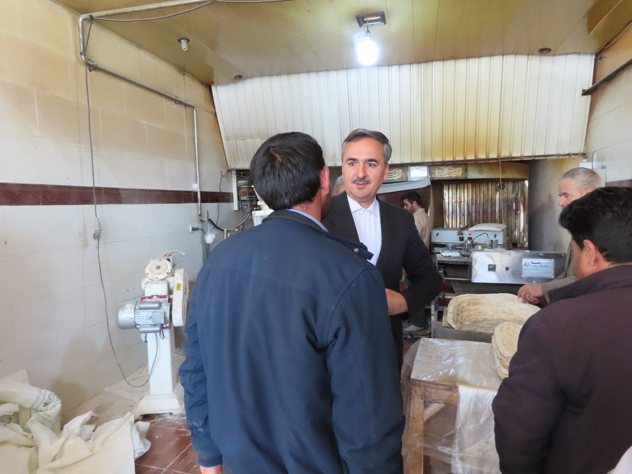 بازدید سرزده فرماندار از نانوایی شهرستان چایپاره