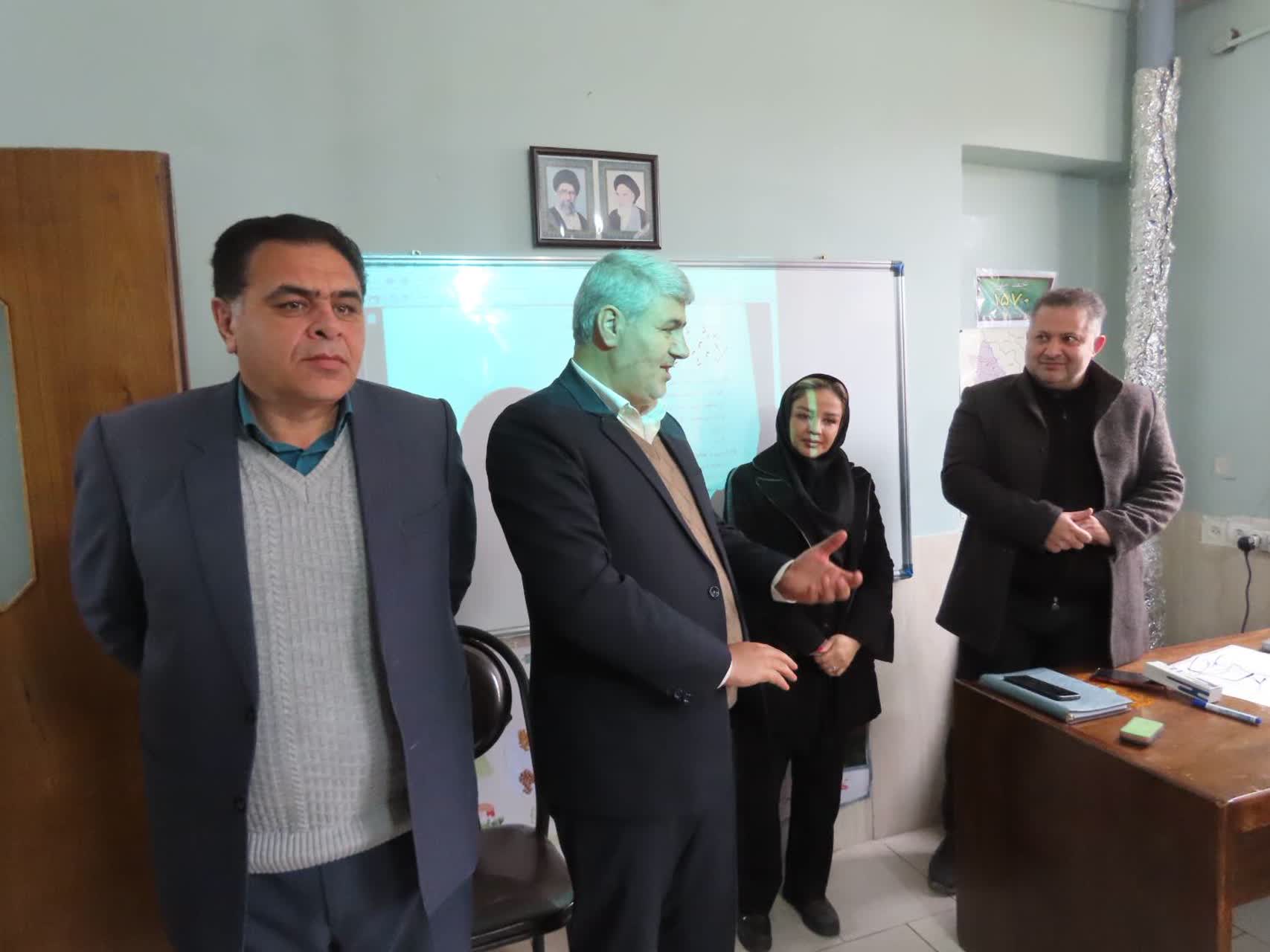 بازدید فرماندار چایپاره از دبستان غیر دولتی ایراندخت