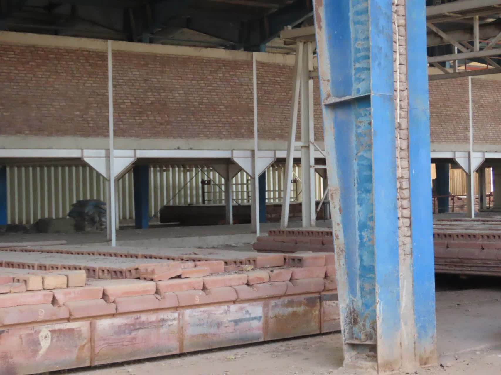 بازدید رئیس کل دادگستری آذربایجانغربی و فرماندار چایپاره از کارخانه راکد آجر سفال گرگین شهرستان