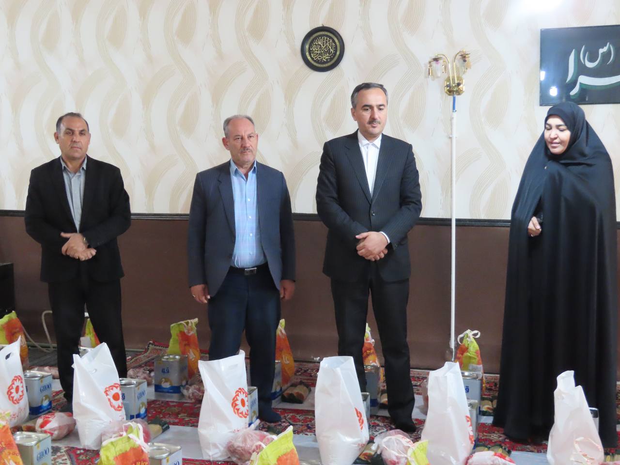 رونمایی توزیع 100 بسته معیشتی در قالب پویش مثبت ماه در بهزیستی شهرستان چایپاره