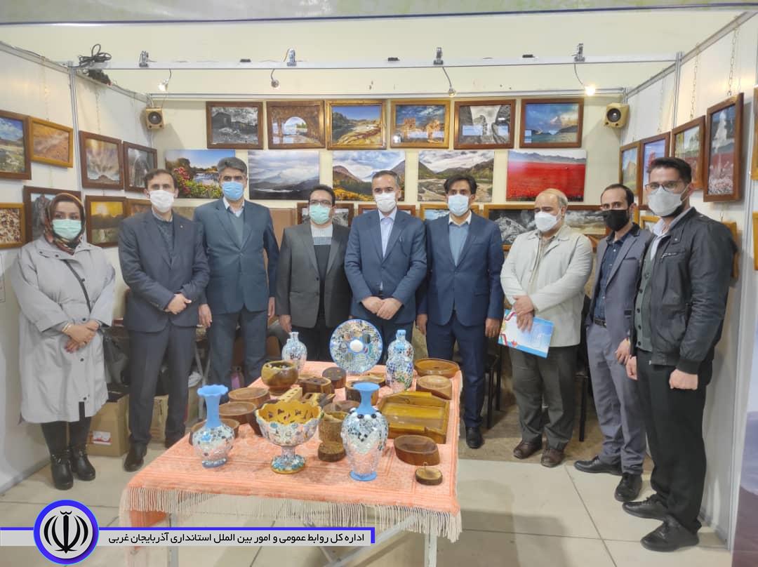 در دومین روز از دهه مبارک فجر : افتتاح نمایشگاه هنر و هنرمندان با حضور شکورزاده فرماندار شهرستان چایپاره در منطقه آزاد تجاری صنعتی ماکو