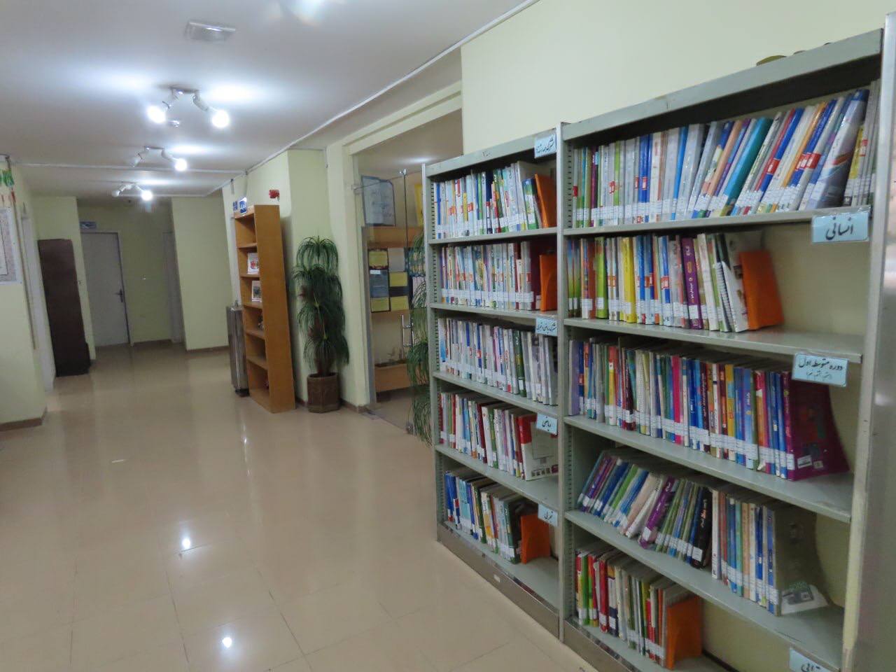 بازدید فرماندار چایپاره از کتابخانه عمومی شهرستان