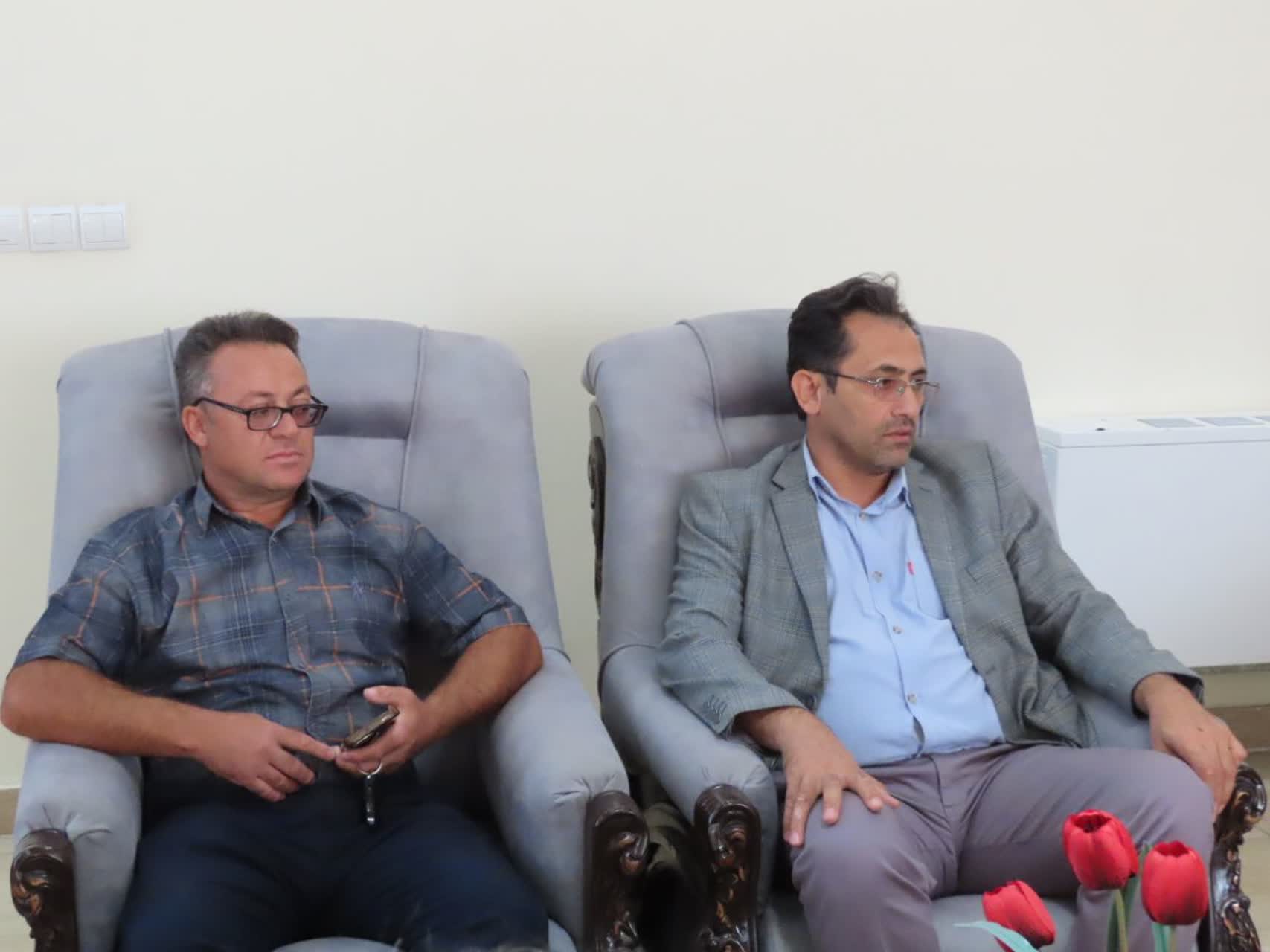 با پیگیری های مجدانه رضا اقلیمیان فرماندار چایپاره و نماینده مردم شهرستان در مجلس شورای اسلامی و حضور مدیر کل دامپزشکی استان در شهرستان، مشکل اساسی دامداران و چوبداران در اخذ گواهی حمل دامپزشکی و انتق