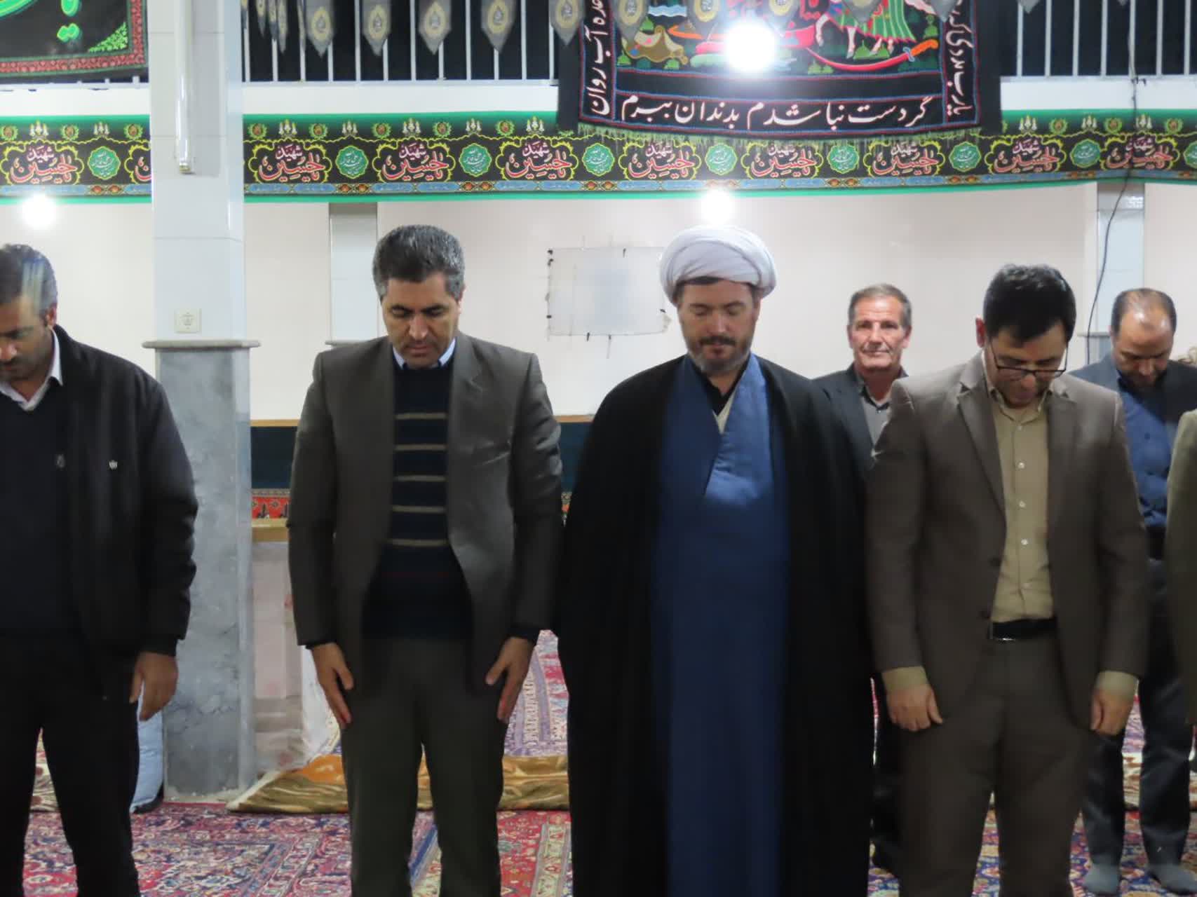 حضور معاون فرماندار چایپاره در مراسم ایام فاطمیه در روستای بسطام