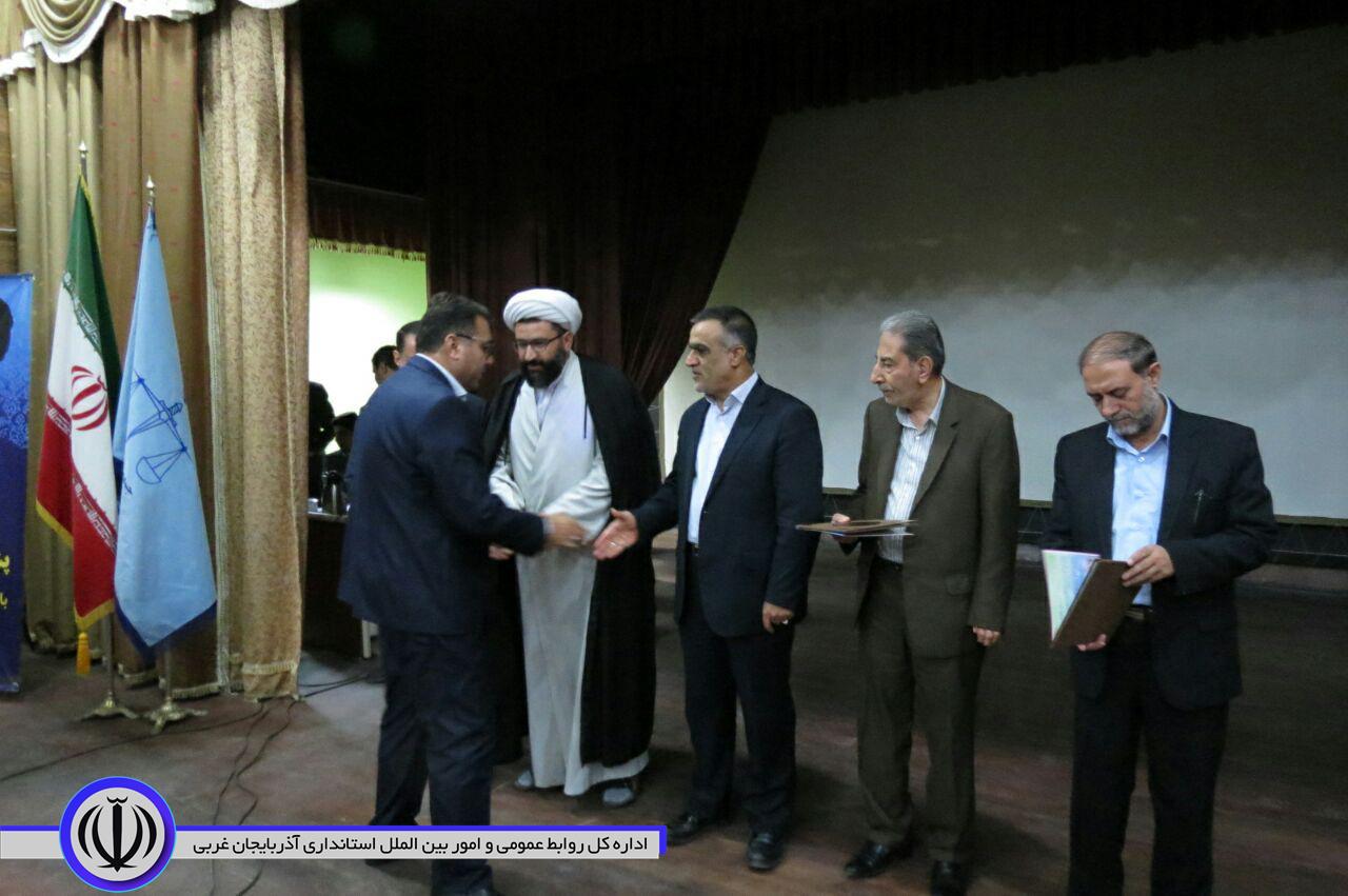 آئین تکریم و معارفه روساء و دادستانهای سابق و جدید حوزه قضائی شهرستان چایپاره برگزار شد.