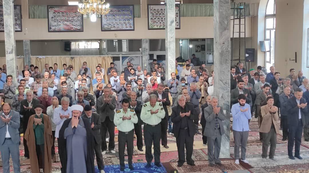 برگزاری نماز عبادی سیاسی جمعه با حضور فرماندار شهرستان چایپاره