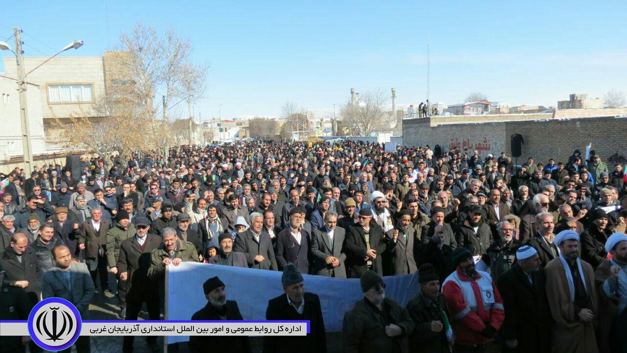 راهپیمایی 22بهمن باحضور باشکوه مردم در شهرستان چایپاره برگزارشد.