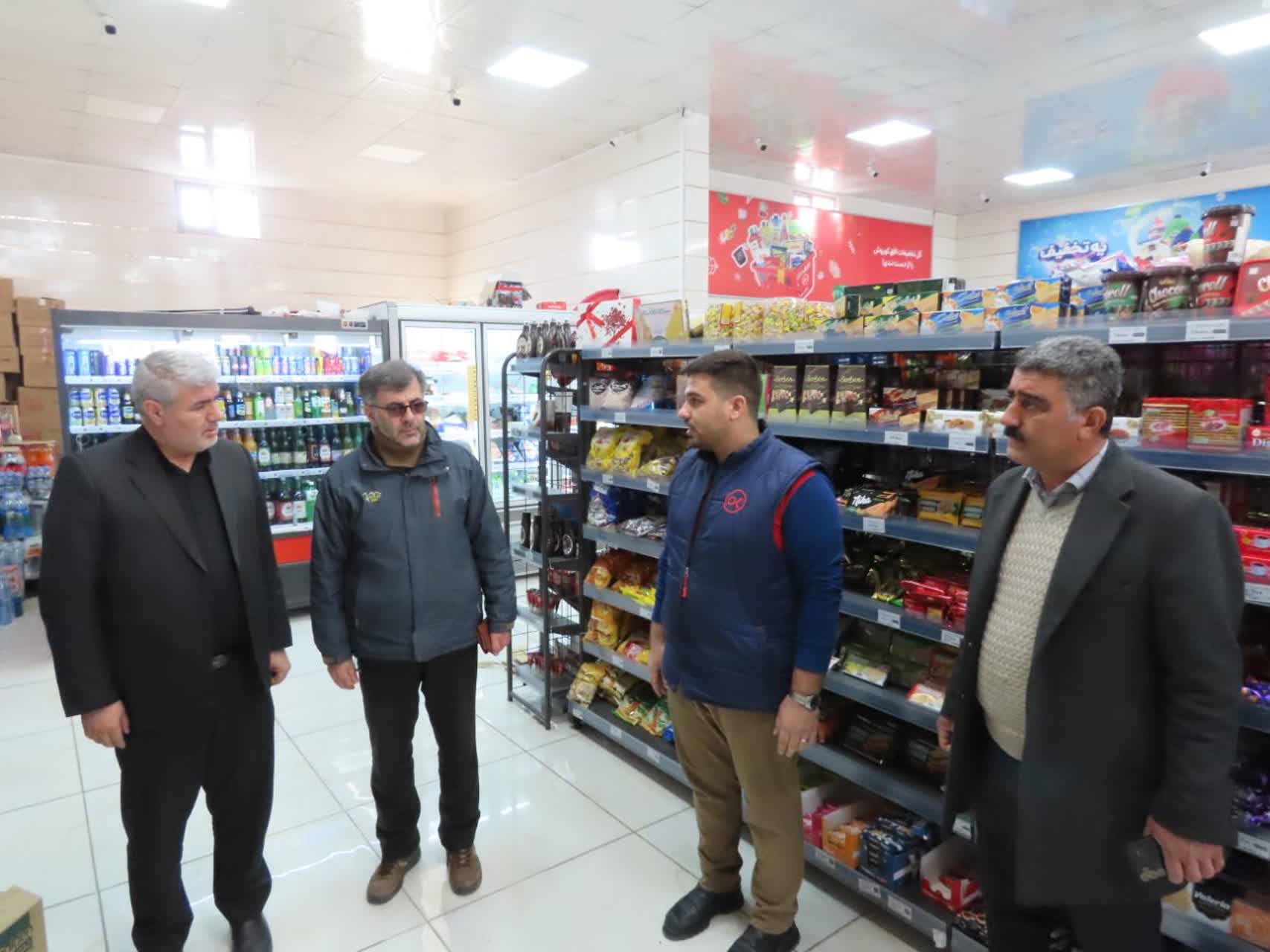 حضور میدانی فرماندار چایپاره برای رصد وضعیت بازار و نظارت بر تأمین کالاهای اساسی