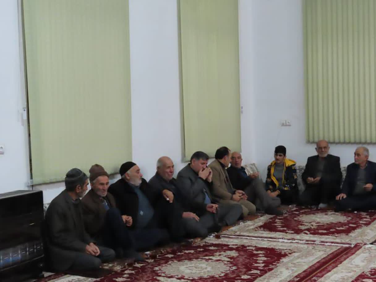 حضور فرماندار چایپاره در مراسم ایام فاطمیه در روستای خانقاه چورس