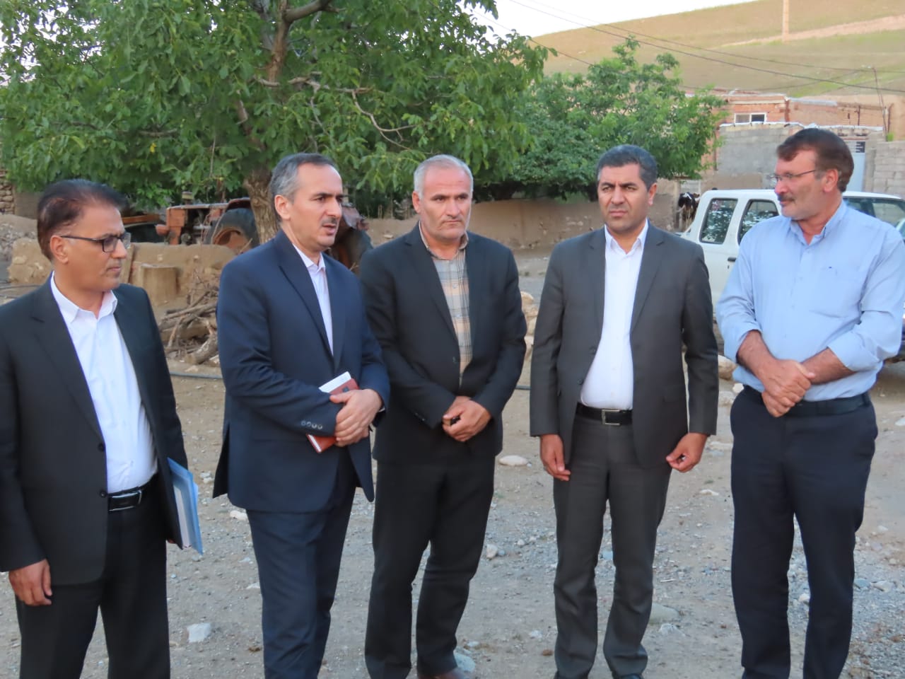 بازدید فرماندار و جمعی از مسئولان شهرستان از روستای علی آباد بخش مرکزی