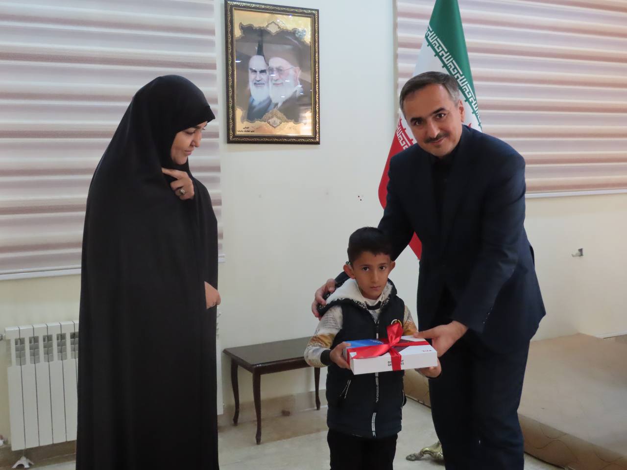 دیدار فرماندار با دانش آموزان توانخواه