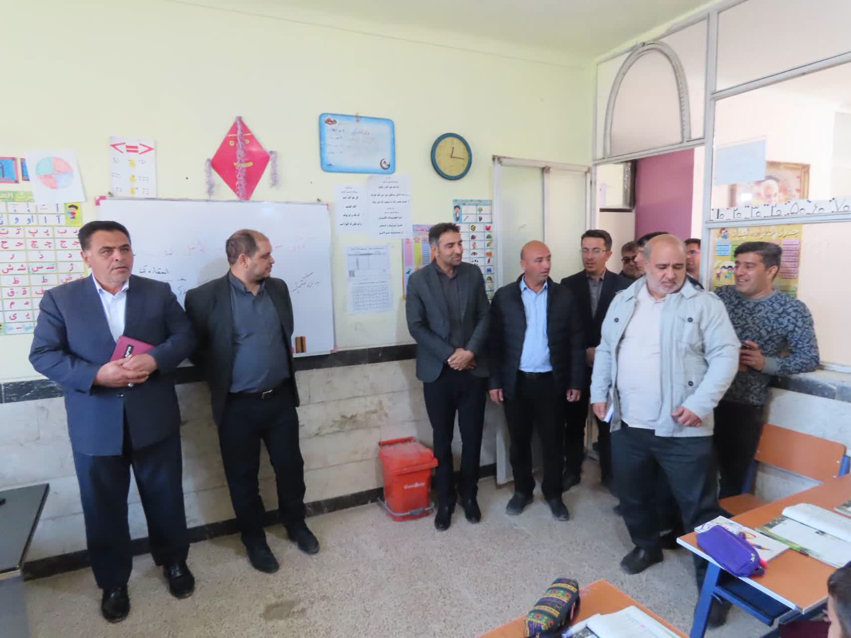 بازدید فرماندار شهرستان چایپاره از مدرسه تربیت روستای الهوردی کندی