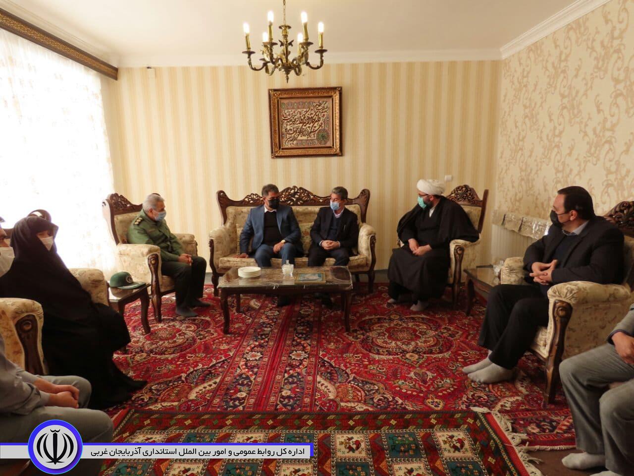 همزمان با هفتمین روز از دهه مبارک فجر دیدار باخانواده معظم شهیدمخلص در شهرستان چایپاره
