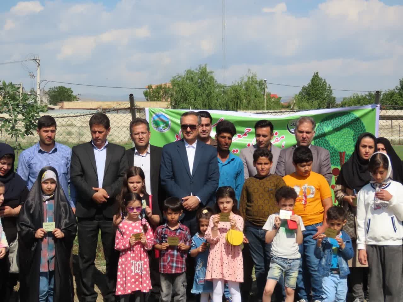 مراسم درختکاری به مناسبت جوانی جمعیت با تقویت شعار هویت مادری در شهرستان چایپاره