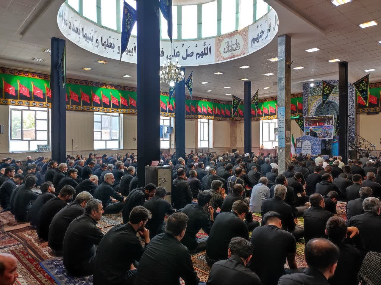 اقامه نماز جمعه همزمان با نماز ظهر عاشورا در مسجد جامع شهر قره ضیاء الدین