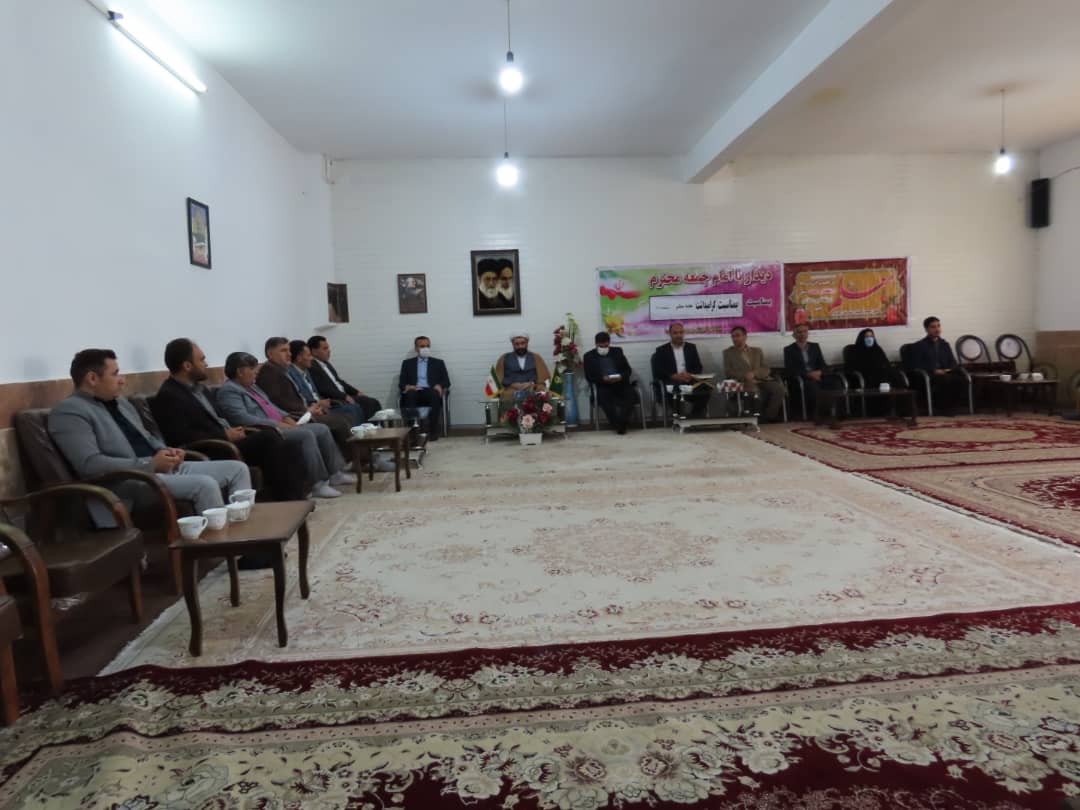 دیدارو گفتگو ی رییس و معاونان و جمعی از پرسنل اداره آموزش و پرورش با امام جمعه و فرماندار شهرستان چایپاره