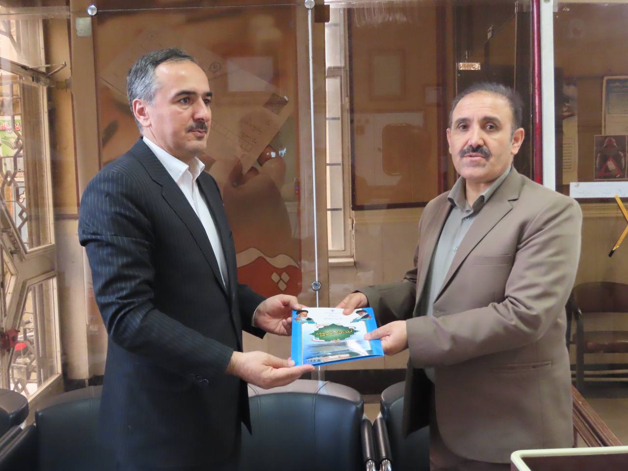 بازدید سرزده سعید شکورزاده فرماندار چایپاره از بانک سپه