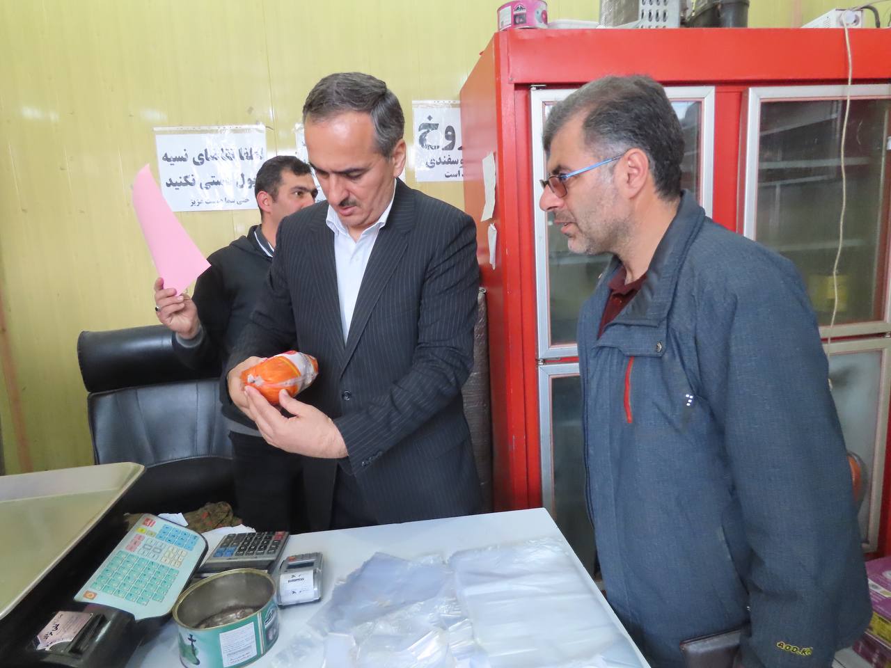 بازدید سرزده فرماندار چایپاره از بازار شب عید شهرستان