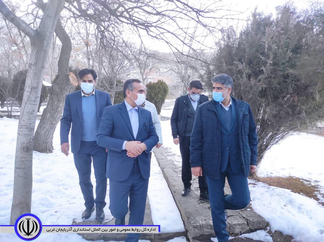 شکورزاده فرماندار شهرستان چایپاره در حاشیه بازید از نمایشگاه هنر و هنرمندان منطقه آزاد تجاری صنعتی ماکو ، ازساماندهی باغ و کاخ سردار ماکو بازدید نمودند