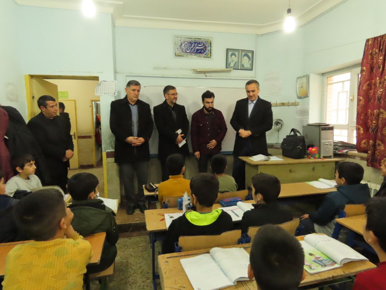 بازدید فرماندار شهرستان چایپاره از دبستان شهید مخلص و شهید حسین پور