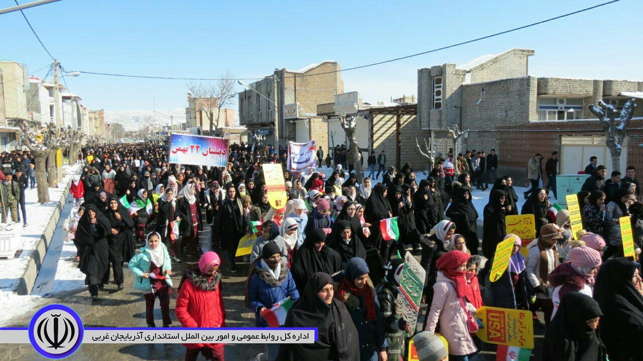 راهپیمایی 22بهمن باحضور باشکوه مردم در شهرستان چایپاره برگزارشد.