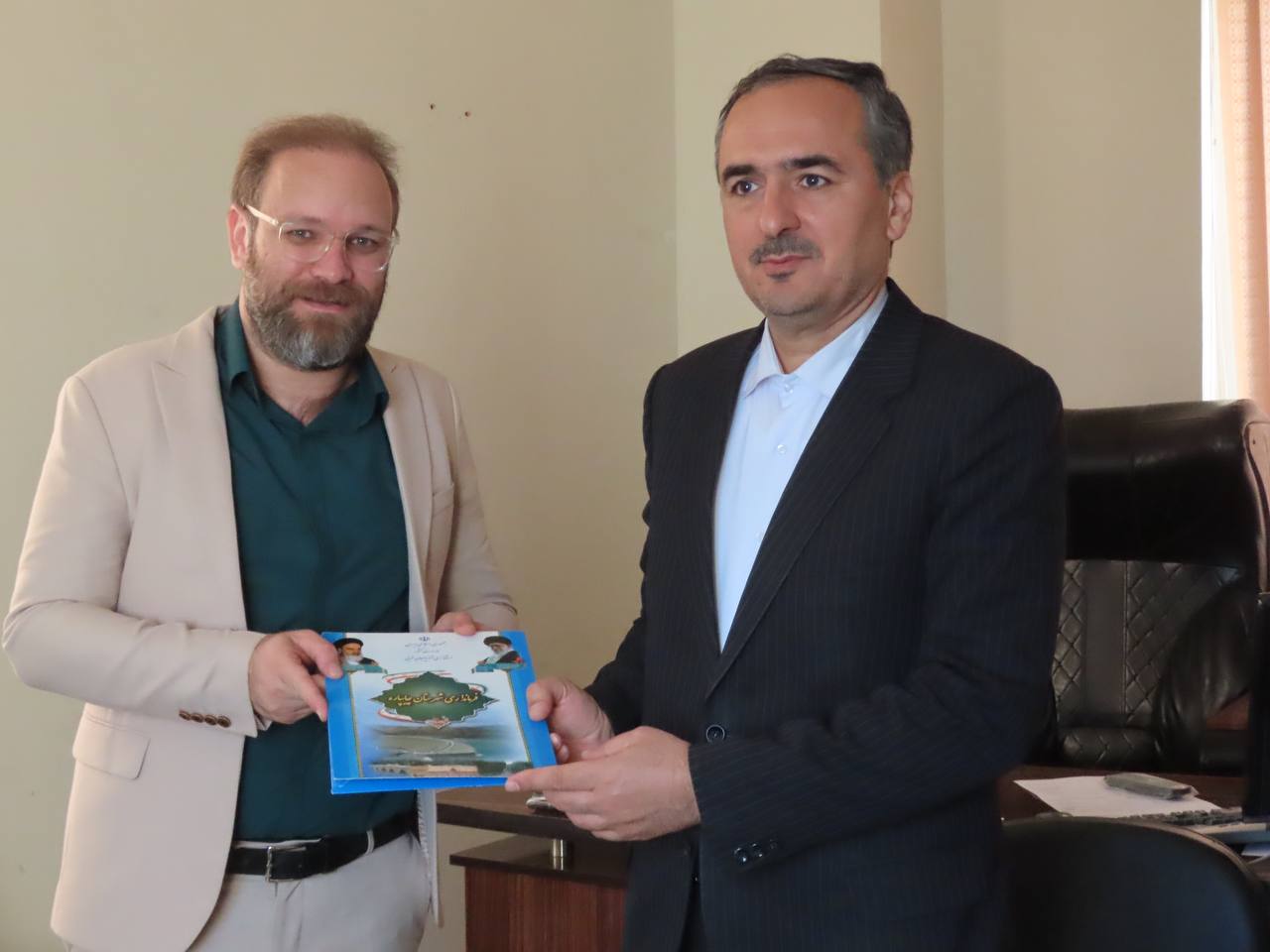 بازدید سرزده سعید شکورزاده فرماندار چایپاره از اداره تعاون ، کار و رفاه اجتماعی