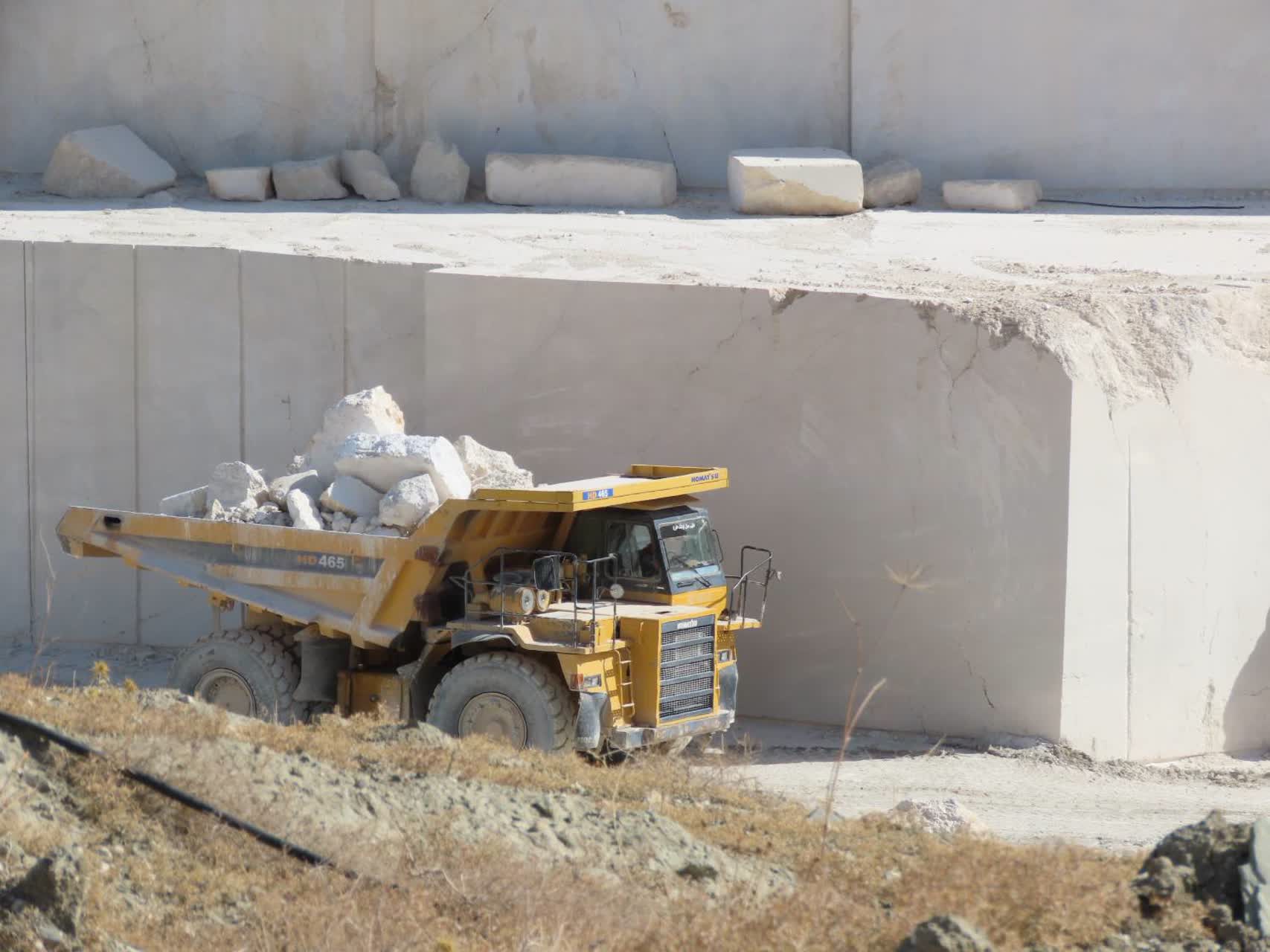 بازدید فرماندار چایپاره از معدن مرمریت بسطام