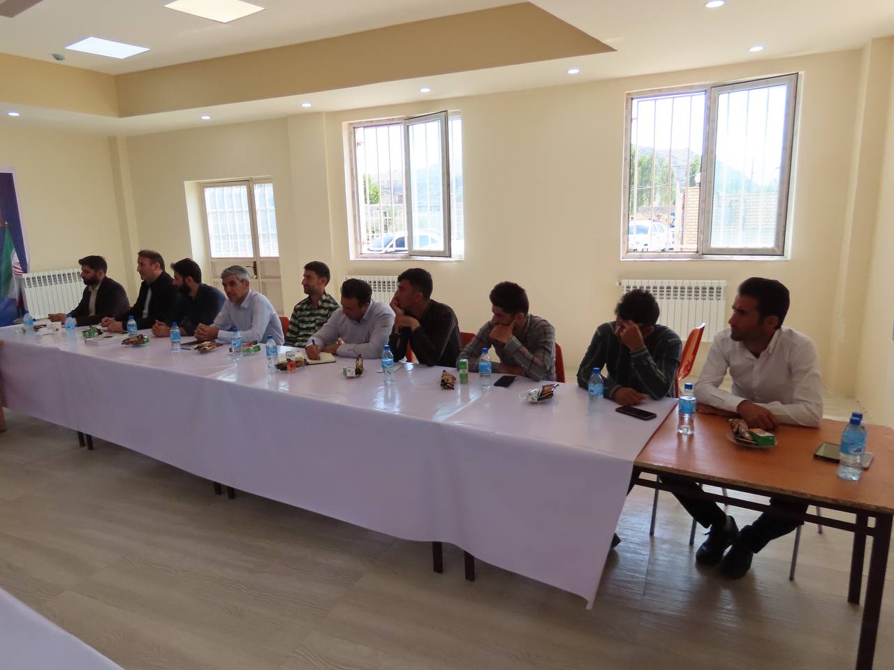 نشست هماندیشی فرماندار شهرستان چایپاره با دهیاران بخش حاجیلار