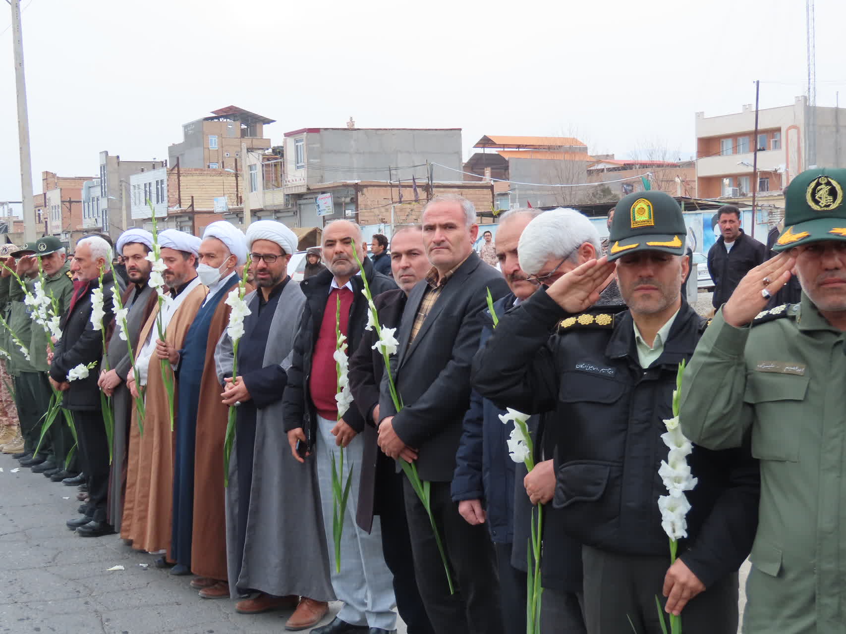 پیکر مطهر شهید گمنام با استقبال مسئولین وارد چاپیاره شد