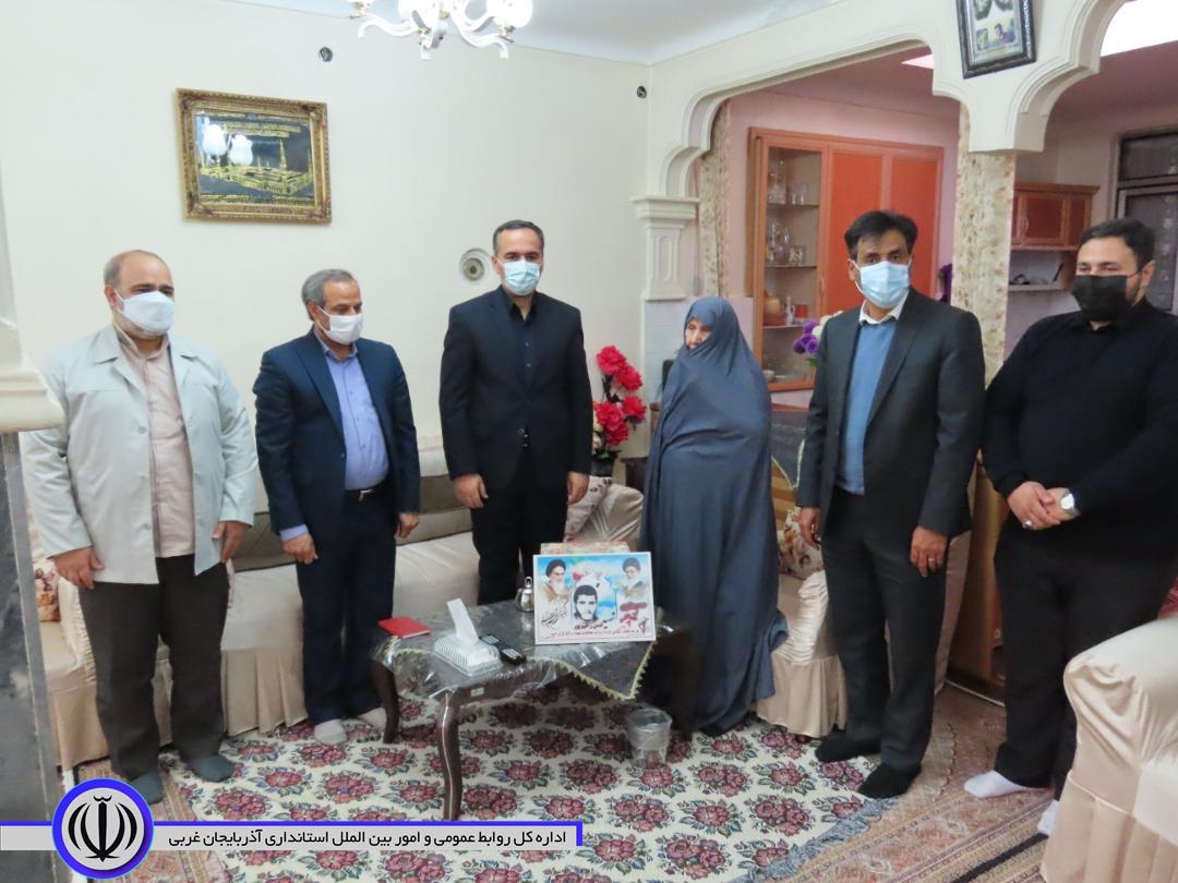 دیدار و تکریم از خانواده محترم شهداء در اولین روز کاری توسط فرماندار شهرستان