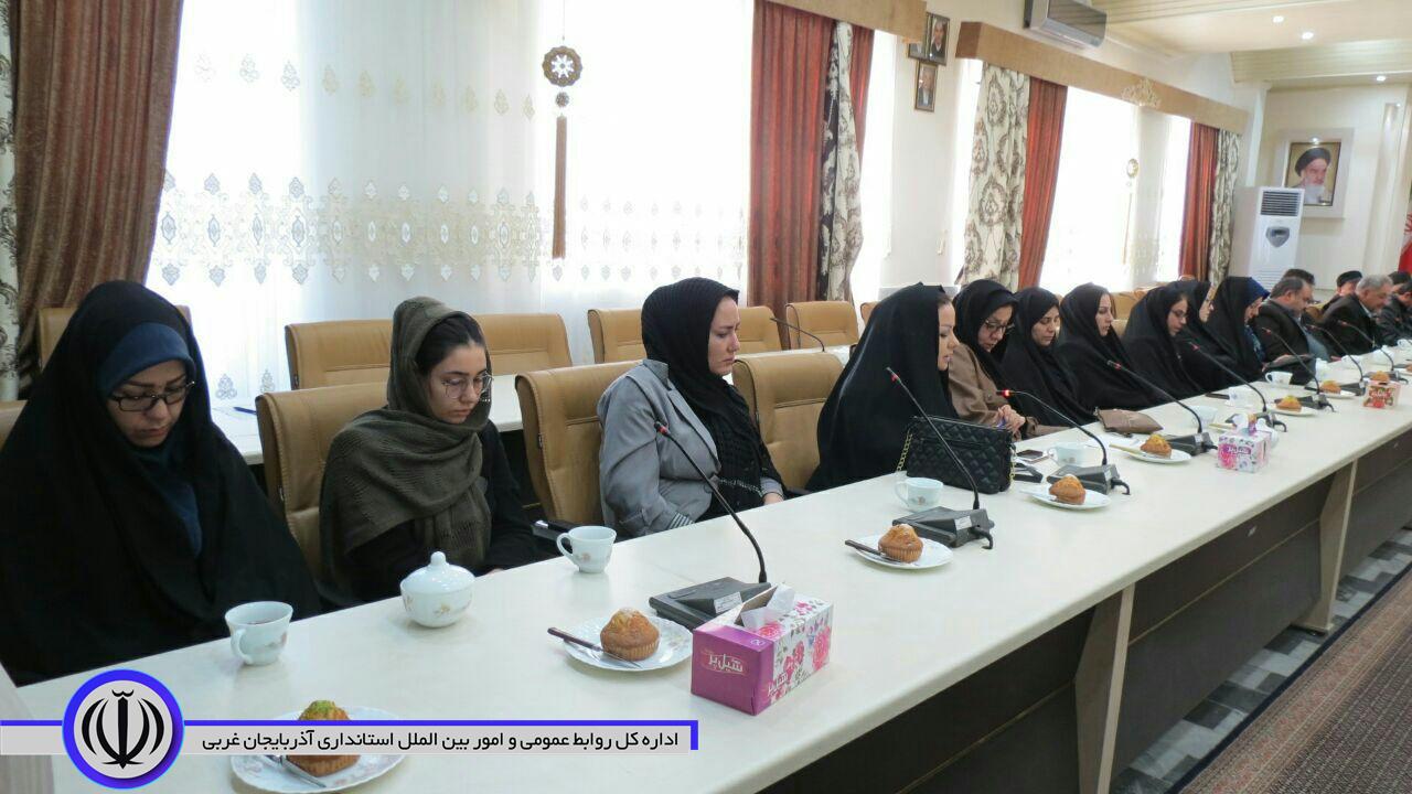 جلسه مسئولین اتاق اصناف و اتحادیه های وابسته با فرماندار شهرستان چایپاره برگزار شد.
